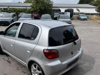 Gebraucht Toyota Yaris 68 PS (50 kW) 2001 Silber Kleinwagen