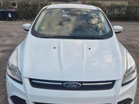 Gebraucht Ford Kuga Titanium 150 PS (110 kW) 2015 Weiß SUV