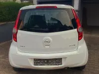 Gebraucht Opel Agila 68 PS (50 kW) 2014 Weiß Kleinwagen