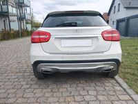 Gebraucht Mercedes GLA220 170 PS (125 kW) 2014 Weiß SUV