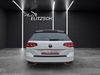 Gebraucht VW Passat Elegance 150 PS (110 kW) 2023 Gletscherweiß metallic Kombi
