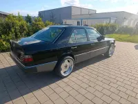 Gebraucht Mercedes E260 160 PS (117 kW) 1990 Schwarz Limousine