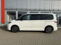 Gebraucht VW Multivan Basis 150 PS (110 kW) 2023 Weiß Van / Kleinbus