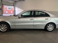 Gebraucht Mercedes E220 150 PS (110 kW) 2002 Silber Limousine