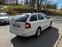 Gebraucht Skoda Octavia 105 PS (77 kW) 2011 Weiß Kombi