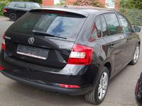 Gebraucht Skoda Rapid Joy 125 PS (91 kW) 2016 Schwarzmagic perleffekt Kleinwagen