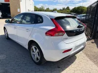 Gebraucht Volvo V40 122 PS (89 kW) 2017 Weiß Limousine