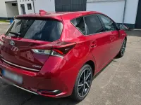 Gebraucht Toyota Auris Hybrid 136 PS (100 kW) 2017 Rot Kombi