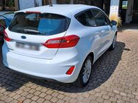 Gebraucht Ford Fiesta 71 PS (52 kW) 2017 Weiß Limousine