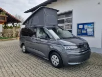 Neu VW California Beach 150 PS (110 kW) 2026 Grau Van