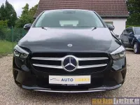 Gebraucht Mercedes B180 136 PS (100 kW) 2021 Kosmosschwarzmetallic Kleinwagen