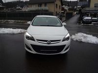 Gebraucht Opel Astra 101 PS (74 kW) 2013 Schneeweiss/summitwhite/arctic Kleinwagen