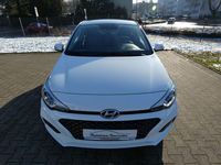 Gebraucht Hyundai i20 101 PS (74 kW) 2018 Weiß Limousine