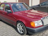 Gebraucht Mercedes E230 132 PS (97 kW) 1988 Rot Limousine