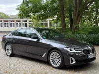 Gebraucht BMW 545e Sport Line 394 PS (289 kW) 2021 Grau Limousine
