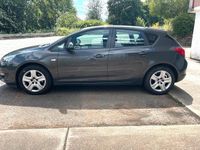 Gebraucht Opel Astra 110 PS (80 kW) 2014 Grau Limousine
