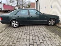 Gebraucht Mercedes E240 Avantgarde 170 PS (125 kW) 1998 Grün Limousine