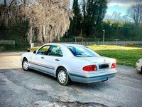 Gebraucht Mercedes E200 136 PS (100 kW) 1999 Silber Limousine