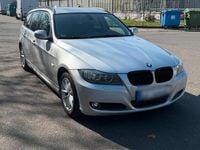 Gebraucht BMW 320 184 PS (135 kW) 2010 Silber Kombi