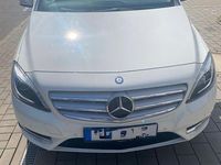 Gebraucht Mercedes B200 136 PS (100 kW) 2012 Weiß Kleinwagen