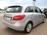 Gebraucht Mercedes B180 122 PS (89 kW) 2013 Silber Kleinwagen