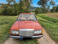 Gebraucht Mercedes 200 109 PS (80 kW) 1983 Rot Limousine