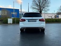 Gebraucht Mercedes C300e 313 PS (230 kW) 2021 Weiß Kombi