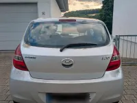 Gebraucht Hyundai i20 75 PS (55 kW) 2011 Silber Kleinwagen