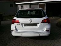 Gebraucht Opel Astra Selection 110 PS (80 kW) 2012 Schneeweiss/summitwhite/arctic Kombi