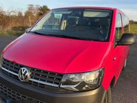 Używany VW Caravelle 150 KM (110 kW) 2016 Czerwony Van