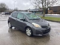 Gebraucht Toyota Yaris 90 PS (66 kW) 2012 Grau Kleinwagen