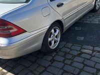 Gebraucht Mercedes C220 2003 Silber Limousine