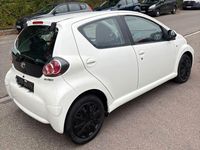 Gebraucht Toyota Aygo Cool 68 PS (50 kW) 2010 Weiß Kleinwagen
