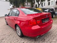 Gebraucht BMW 320 Advantage 177 PS (130 kW) 2009 Rot Limousine