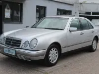 Gebraucht Mercedes E240 Elegance 170 PS (125 kW) 1999 Silber Limousine