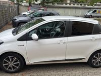 Gebraucht Toyota Yaris Hybrid 74 PS (54 kW) 2019 Weiß Kleinwagen