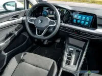 Gebraucht VW Golf VIII Life 150 PS (110 kW) 2023 Pure white Kombi
