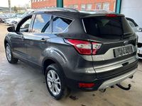 Gebraucht Ford Kuga Titanium 150 PS (110 kW) 2017 Grau SUV