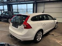 Gebraucht Volvo V60 Business Edition 224 PS (164 kW) 2017 Weiß Kombi