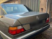 Gebraucht Mercedes E230 132 PS (97 kW) 1991 Grau Limousine