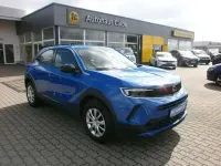 Gebraucht Opel Mokka Basis 101 PS (74 kW) 2022 Perl blau/voltaik blau (metallic) SUV