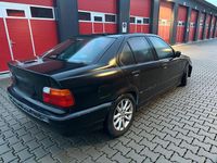 Gebraucht BMW 320 150 PS (110 kW) 1997 Schwarz Limousine