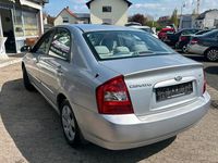 Gebraucht Kia Cerato 105 PS (77 kW) 2005 Silber Limousine