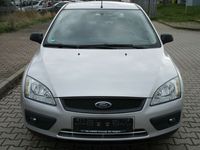 Gebraucht Ford Focus Ambiente 101 PS (74 kW) 2005 Silber Limousine