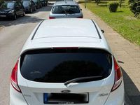 Gebraucht Ford Fiesta Trend 101 PS (74 kW) 2017 Weiß Kleinwagen