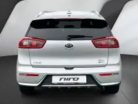 Używany Kia Niro Vision 141 KM (103 kW) 2018 Srebrny SUV