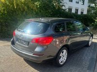 Gebraucht Opel Astra Edition 125 PS (91 kW) 2011 Grau Kombi
