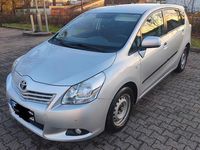 Gebraucht Toyota Verso Travel 126 PS (92 kW) 2012 Silber Van / Kleinbus