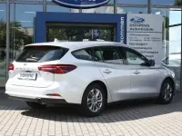 Gebraucht Ford Focus Titanium 125 PS (91 kW) 2024 Moondust silver Kombi