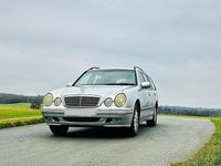 Gebraucht Mercedes E270 Elegance 177 PS (130 kW) 2002 Silber Kombi